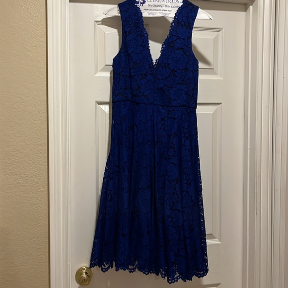 Like new Vera Wang Dress, Size 4 - Picture 2 of 4